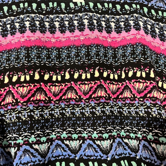 Patterned Dress with Short Sleeves - Picture 3 of 4